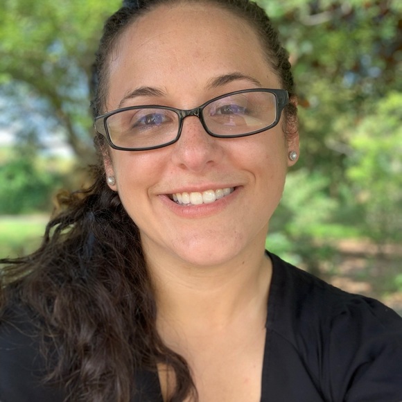 Meet your Posher, Danielle - Picture 1 of 1